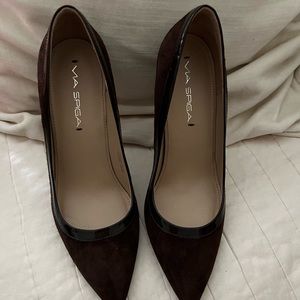 Via Spiga brown suede pumps